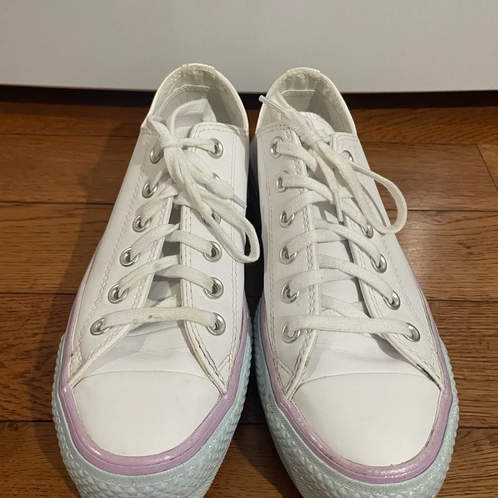 Converse Women's CTAS Lift OX sneaker Size 7.5 - Picture 2 of 9